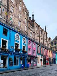 Victoria Street, Edinburgh: A Curved Portal to Whimsy and Wonder