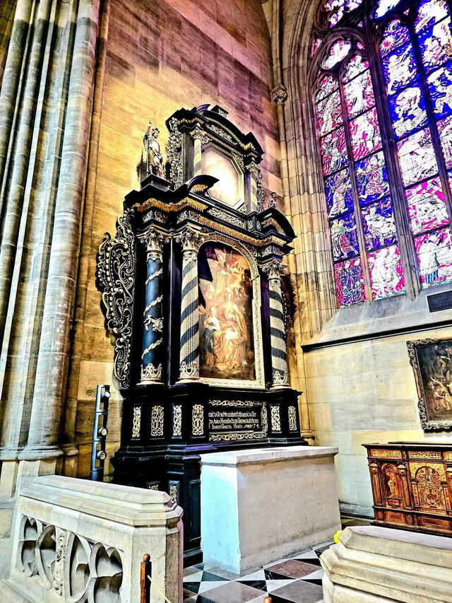 성 비투스 대성당 (St. Vitus Cathedral) 성 비투스 대성당 (St. Vitus Cathedral)