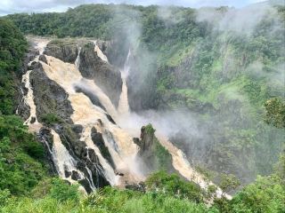 หมู่บ้านในป่าฝนที่เต็มไปด้วยเสน่ห์และการผจญภัย