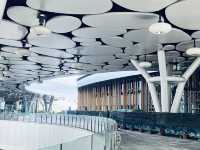 雲朵造型的高雄車站