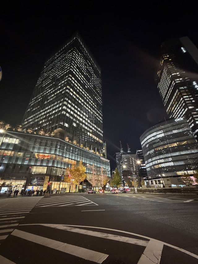 名古屋車站前金黃暴風！百貨步道銀杏滿天飛，像走進日劇