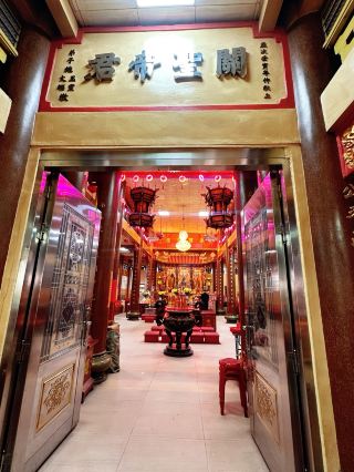Inside Binondo Kuang Kong Temple: Fortune, and Next-Level Glow 🔥