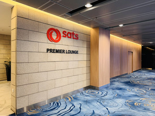 Singapore Changi Airport’s Yummiest Layover: SATS Premier Lounge Review 🍽️✈️