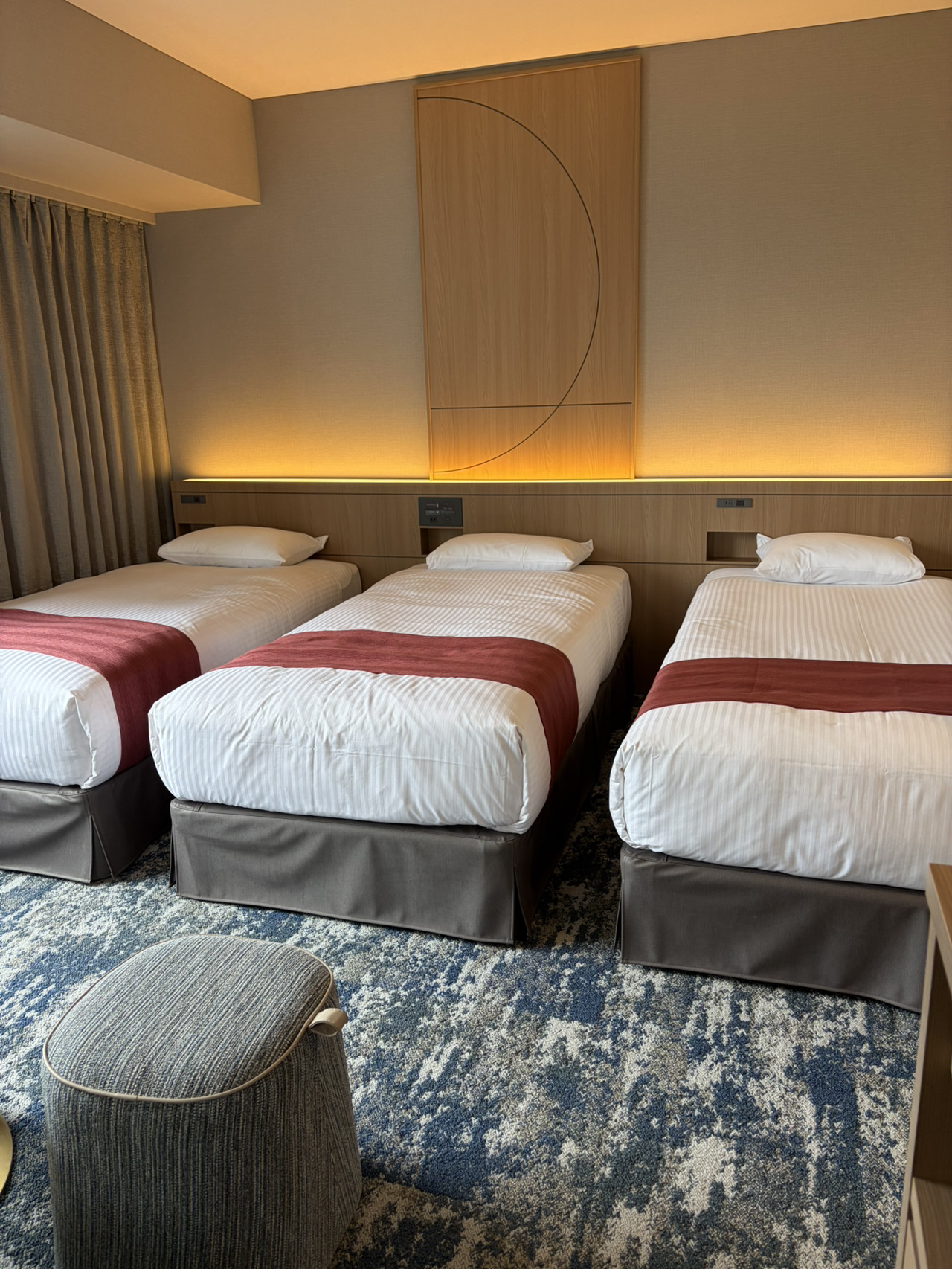 Planning a family or group trip? The more people you have, the harder it gets to find the right hotel, right?
The Triple Room at the "Tokyo Bay Ariake Washington Hotel" features 3 beds,
but kids up to elementary school age can share a bed for free, which is a huge plus when accommodating larger groups✨

Plus, getting around is a breeze with limousine buses to Haneda and Narita Airports,
as well as a shuttle bus straight to the Disney Resort right from the hotel.
The surrounding area is packed with a restaurant floor, convenience stores, and a McDonald's,
so you'll never have to worry about meals or picking up quick essentials.

Traveling with a big group is so much more comfortable when you have a great home base.
If you're looking for a place where everyone can stay together, definitely check this out◎


⭐️ Tokyo Bay Ariake Washington Hotel
Approx. a 3-minute walk from Ariake Station on the Yurikamome Line
Approx. a 3-minute walk from Kokusai-Tenjijo Station on the Rinkai Line

    Stay Reviews
