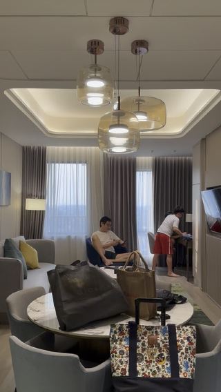 A 500km road trip: Jakarta - Cirebon - Pekalongan - Semarang. Finally checking in and unwinding at Somerset Queen City Semarang! 

 #travel #roadtrip #java #westjava #centraljava #indonesiatrip 