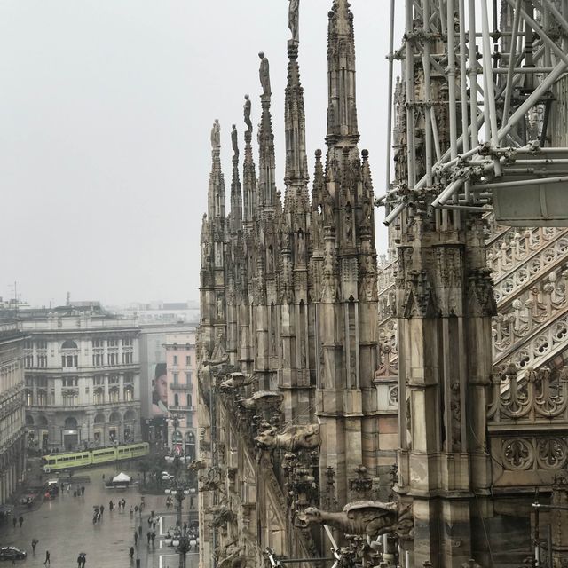 A Tour inside the Milan cathedral 