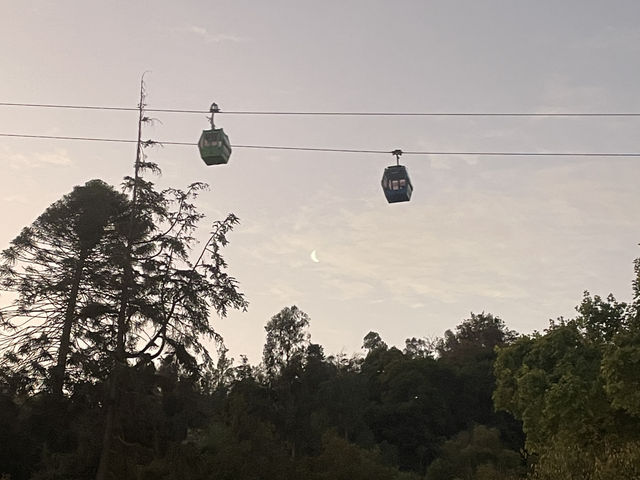 サンティアゴの過ごし方。A Day in Santiago: Cable Car Views & Barrio Italia Charms