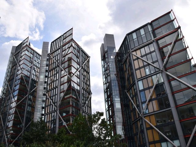 London's Modern Icons: Skyline Chronicles