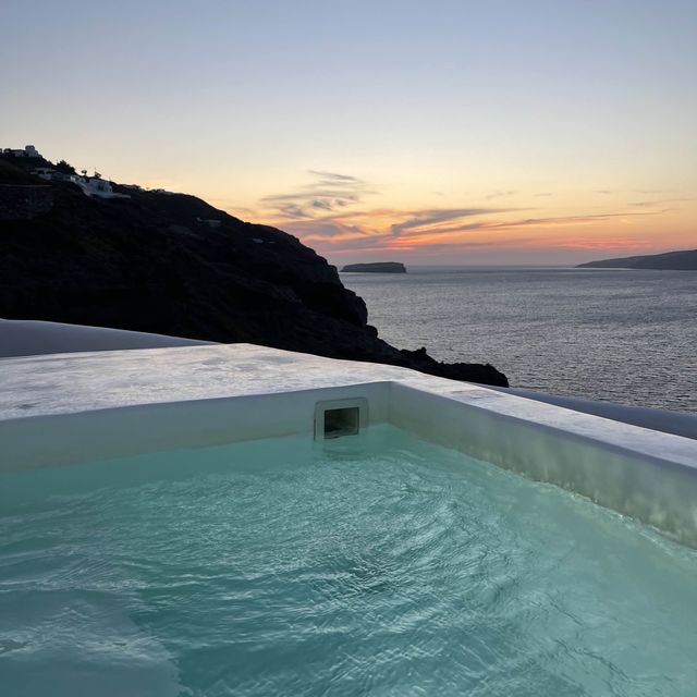 Secluded paradise in Santorini