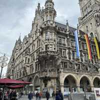 A clock tower that re-enacts Munich history!