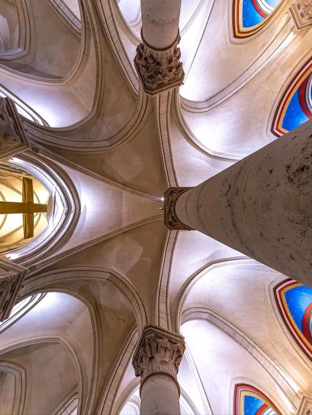 ⛪️ Notre-Dame de Paris: The Soul of Gothic Splendor on the Seine 🕯🇫🇷