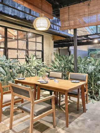 🍲. Tasting Local Flavors