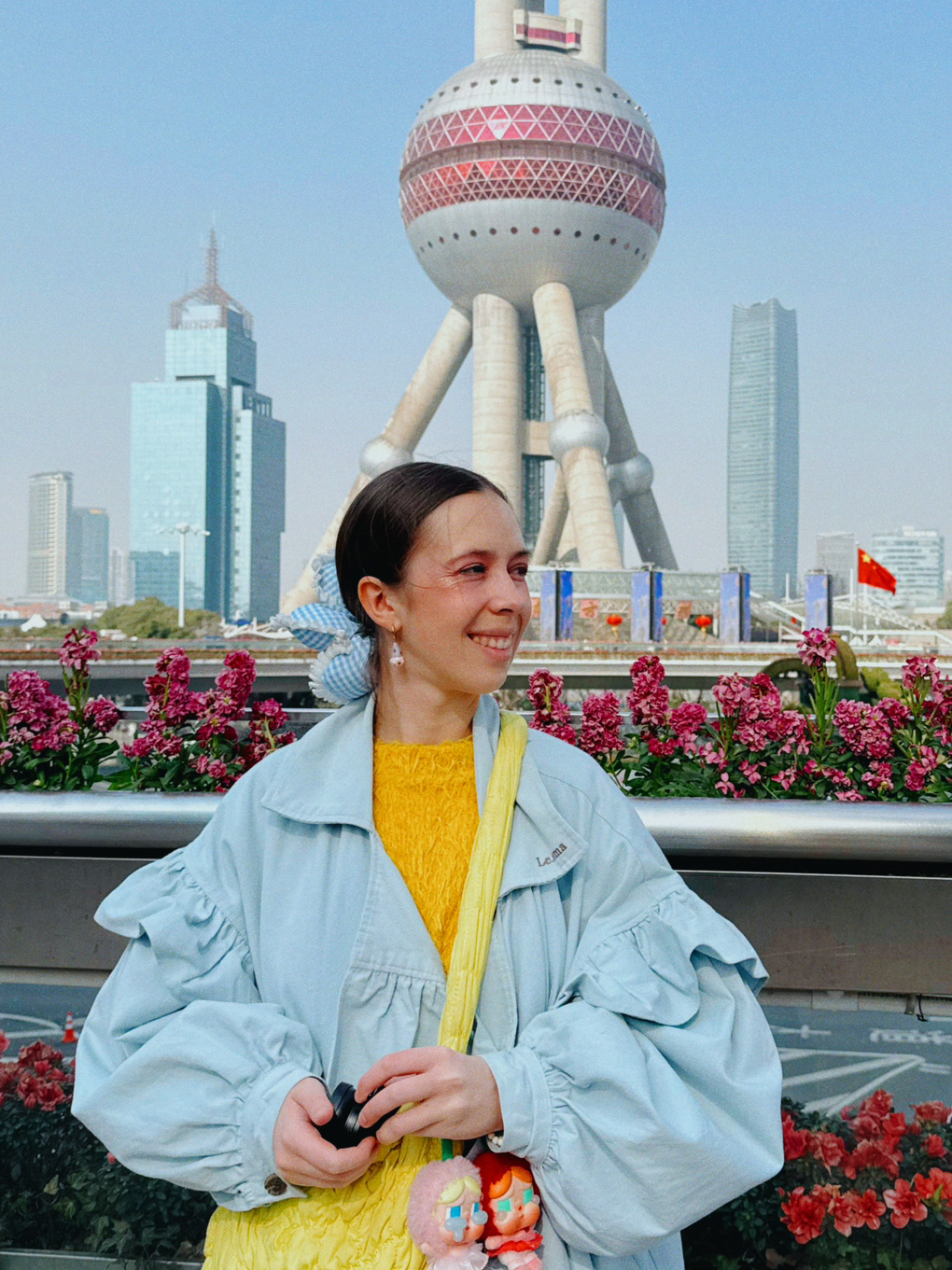 Planning a trip to Shanghai but not sure what budget to expect? Here's my rough estimate for a week for two.

I'll say right away that the price is very average and approximate. My mom and I weren't big on restaurants; we ate breakfast at the hotel, ate lunch at bakeries or 7/11, and had dinner at the most ordinary cafes.
Accommodation in Shanghai can also be found to suit any budget. We wanted a comfortable, new hotel in a good area, so we chose an option that wasn't the most budget-friendly, but also not expensive.
And, of course, I'll give you a separate breakdown of all our expenses.

🏨Accommodation (for two)
Hotel — $380 for 7 nights, or $190 per person per week

Activities (per person)
🎢 Shanghai Disneyland — $59🍽 XuYan Shanghai — $94🚇 Bund Sightseeing Tunnel — $7🌿 GreenHouse Garden — $14🎪 Shanghai Circus World — $57🧖♀️ Qushui Lanting — $176
Total activities: ~$407 per person

🍕Food and transportation (per week per person)
Food — ~$70–$75
Transportation — ~$20
Total: ~$90–$100

Total budget per person per week:

Hotel: ~$190
Activities: ~$407
Food + Transportation: ~$100
Total: ~$700

Total cost per week:
👉 ~$1,400 for two for a week (including hotel, food, transportation, and entertainment)

💛My conclusion:
Shanghai may seem pricey. But I must say that coffee shops and bakeries are comparable to Moscow, and the cultural program is absolutely worth it for the experience.

Shanghai isn't about "cheap"; it's about how much you can see and experience in one week.

#shanghai