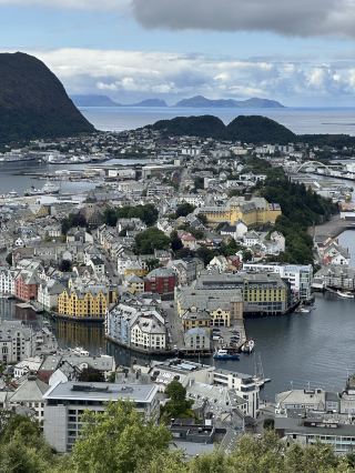 🇳🇴 挪威奧勒松｜童話般的半天 🌄
