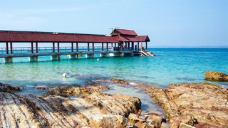 Pulau ini hanya berjarak 10 menit dari daratan utama, biaya perjalanannya hanya $9, dan terasa seperti surga pribadi.