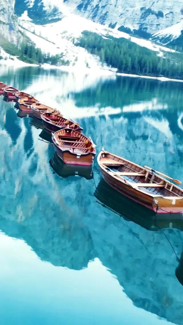 Navigating the Tranquil Waters of Lake Braies 🤍💙