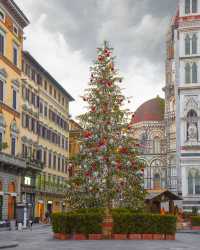 Exploring Florence in Festive Mood: Discovering the City's Hidden Gems through Weather