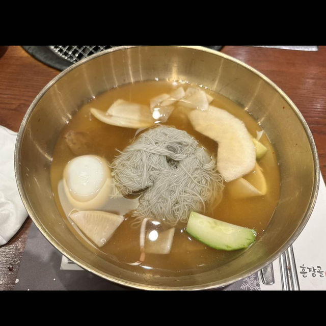 대한민국 명장 셰프의 손맛이 담긴 고기를 맛볼 수 있는 <훈장골>