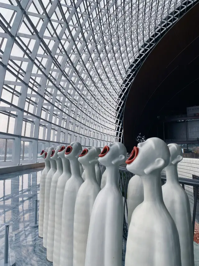 Good places to take children for a walk indoors in winter: Admire the beauty of the architecture at the National Grand Theater