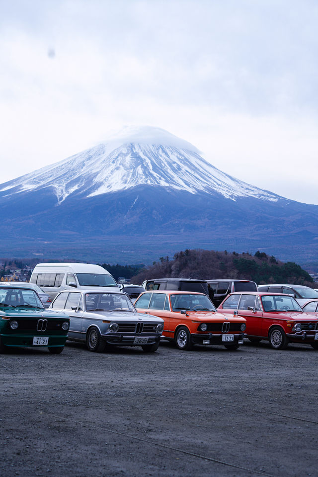 又是花式看富士山的一天，依然是選擇了包車一日遊，因為冬天天黑得早，我們選擇了7點就從東京開車出發了