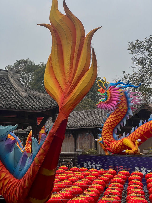成都拍照｜打卡4條彩龍，就在地鐵口！