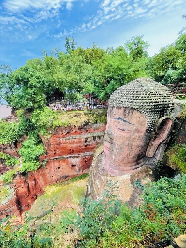 樂山大佛  /  千年未老，靜坐看紅塵