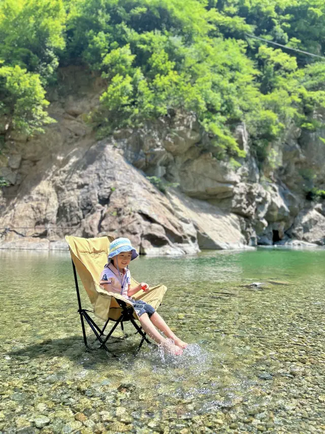 The Emerald Glass River has seen summers of 25°C, making it perfect for water activities