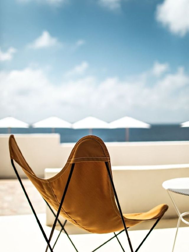 🌟✈️ Unwind in Saint-Raphael's Finest: Les Roches Rouges 🏖️🛎️