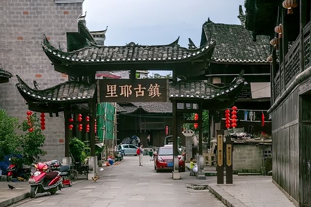 湘西八面山：懸壁公路上的空中草原與千年古城