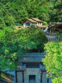 《邂逅自然奇景，開啟夢幻之旅等您來探索》。