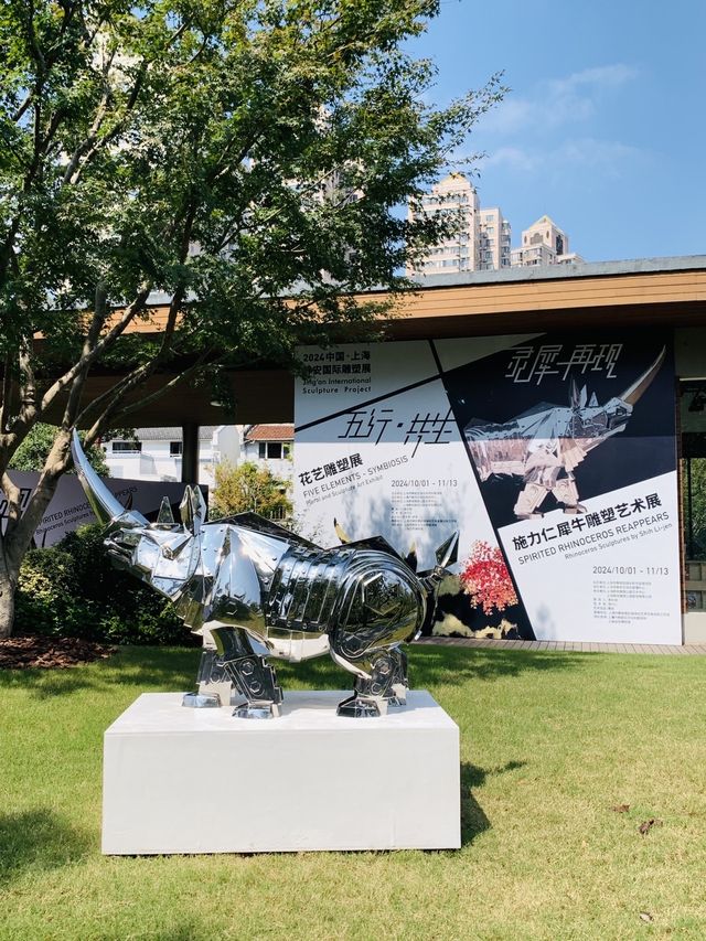 靜安雕塑公園免費雙展，花藝與雕塑的結合。