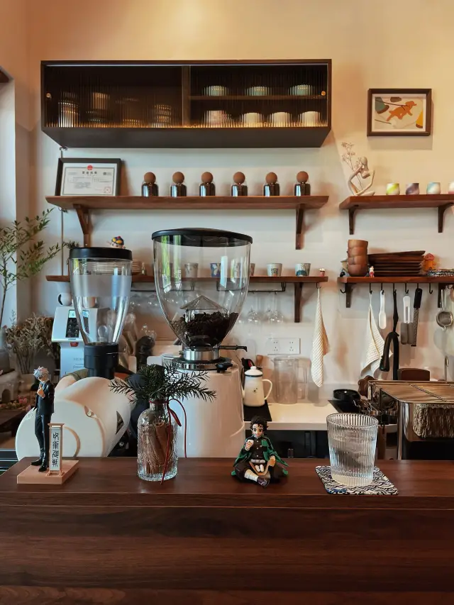 A new coffee shop in Foshan, located in a residential area. 