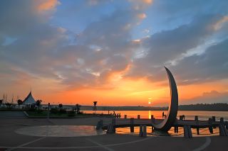 Shuhe Park: A natural and cultural paradise. 