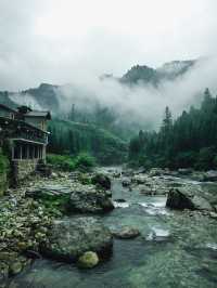 被《國家地理》推薦「隱藏成都周邊的仙境村落」。