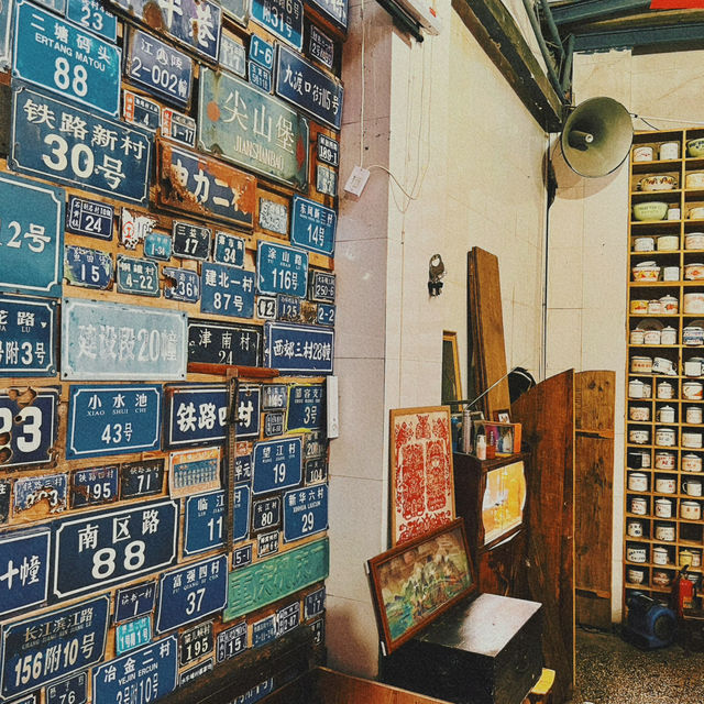 在黃桷坪｜為了這個書屋，你可以專門去一趟重慶。老闆若不在，請自助。