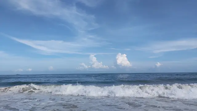 When it comes to romance, the sea is half of it...