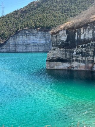 Beijing Fangshan Feicui Lake | Winter hiking in the suburbs of Beijing, a small Jiuzhai jelly sea