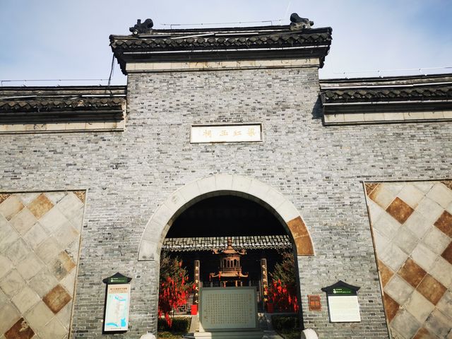 青眼識英雄，紅顏摧大敵——梁紅玉祠