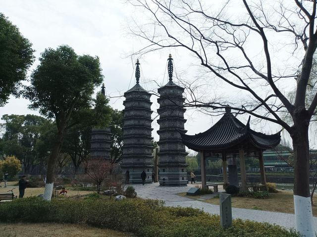 鎮龍三塔