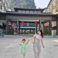 **Family Trip to Yangshuo | The Massive Mountain-View Room Took My Breath Away! ⛰**  