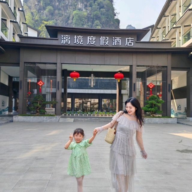 **Family Trip to Yangshuo | The Massive Mountain-View Room Took My Breath Away! ⛰**  