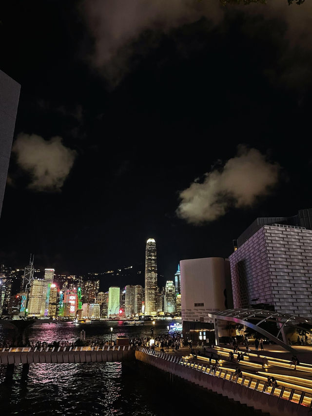 維港夜景相伴，晚餐氛圍感拉滿🌃