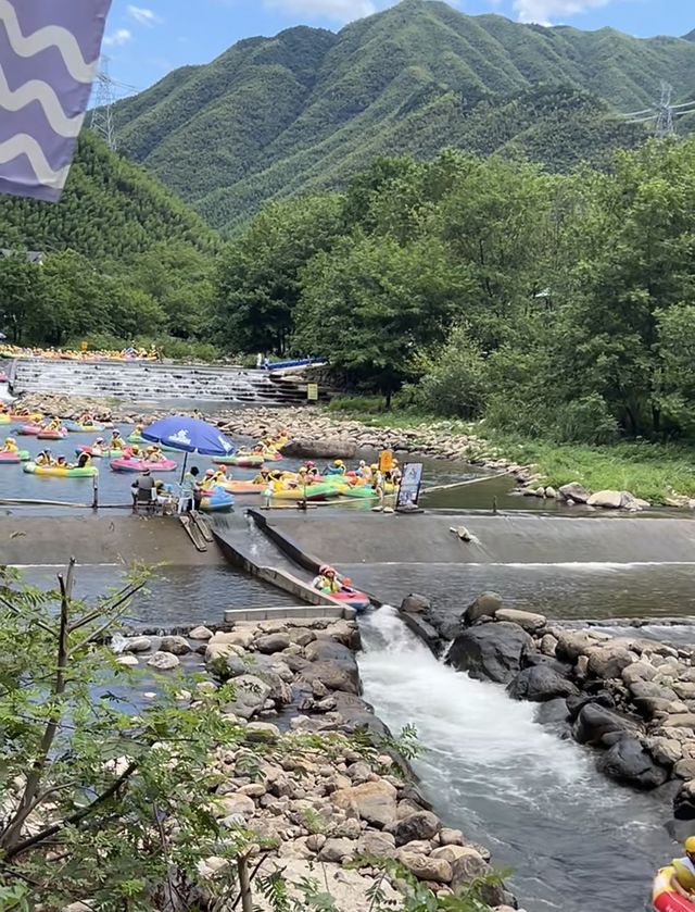 安吉深溪峽谷漂流