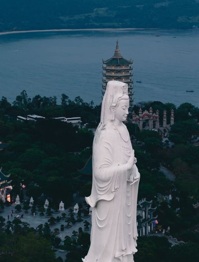 峴港山茶半島靈應寺