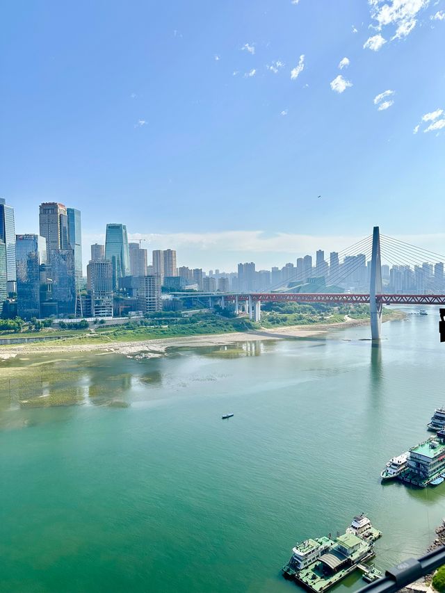 重慶一個神奇嘅江景酒店，私藏兩個打卡點