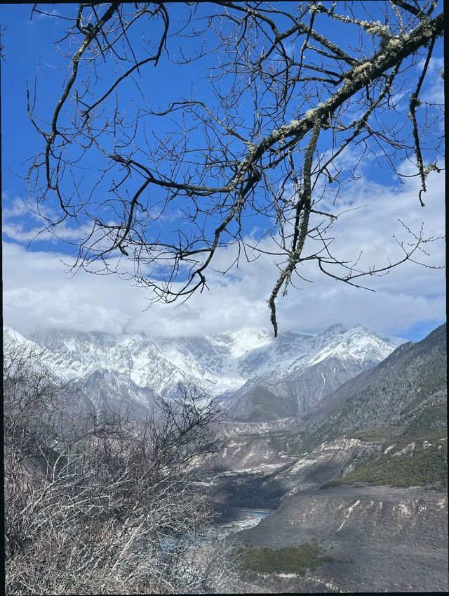 藏地必去日照金山