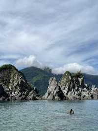 When mountain meets the sea⛰️🌊🌿
