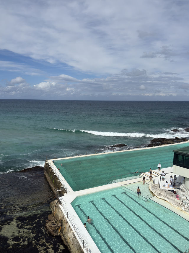 【邦迪海灘 Bondi Beach｜陽光與浪潮的自由畫布】
