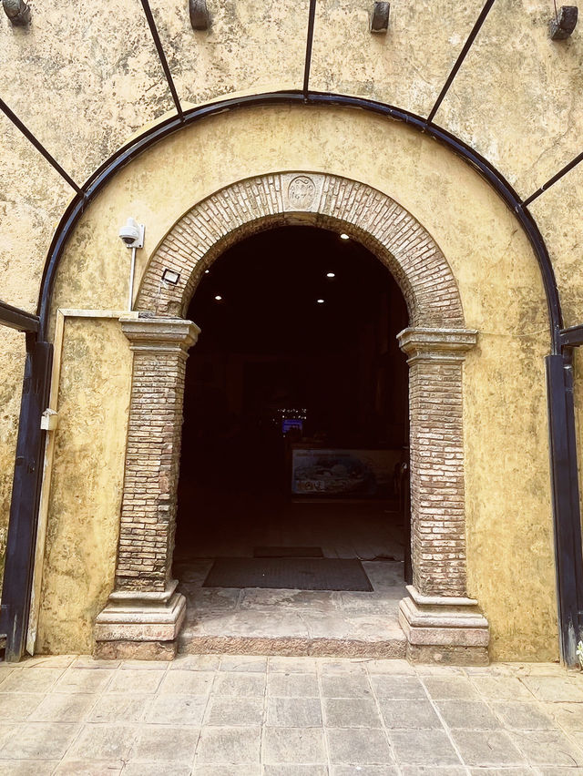 🏛️ Galle Maritime Museum: Where Chinese Porcelain Meets Ocean Legends! 🌊