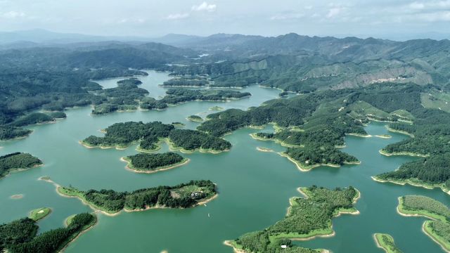 晨霧中的翡翠河